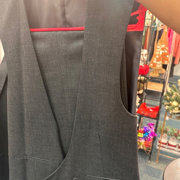 Tuxedo - Picture 7 of 12